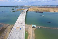 Cầu Mỏ Nhát được liên danh các nhà thầu thi công đạt khoảng 95% khối lượng. Ảnh: Lê Toàn