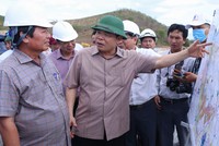 Bộ trưởng Nguyễn Xuân Cường kiểm tra các dự án công trình thủy lợi ở Ninh Thuận.