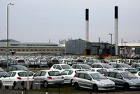 Nidec cũng cung cấp visai xe điện cho hãng ô tô GAC (Trung Quốc) và Peugeot SA (Pháp). Trong ảnh: Kho bãi của nhà máy sản xuất ô tô Peugeot SA. (Ảnh: AFP/TTXVN)