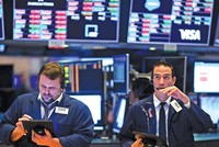 Mấu chốt tăng điểm của thị trường toàn cầu thời gian qua nằm ở việc các nhà đầu tư lạc quan và đầy hy vọng về triển vọng hồi phục kinh tế toàn cầu. Ảnh: Getty Images