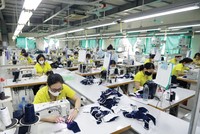 EVFTA sẽ mang lại những tác động tích cực ngay lập tức cho các doanh nghiệp ở cả Việt Nam và châu Âu. Trong ảnh: Dây chuyển sản xuất khẩu trang tại Nhà máy Euro Link thuộc Giovanni Group (Italy). Ảnh: Đức Thanh