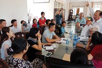 Khách hàng kéo đến trụ sở Công ty Phi Long để đòi quyền lợi