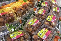 Vải thiều Việt Nam được bán tại một siêu thị ở Singapore. Ảnh: Nguyễn Tùng Lâm.