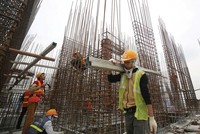 Để triển khai được dự án, doanh nghiệp phải chạy tới nhiều cửa khác nhau để làm thủ tục, mất rất nhiều thời gian