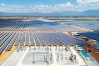 Cụm nhà máy điện mặt trời của BIM tại Ninh Thuận sản xuất khoảng 600 triệu kwh/năm, phục vụ gần 200.000 hộ dân, giảm thải gần 304.400 tấn CO2 mỗi năm.