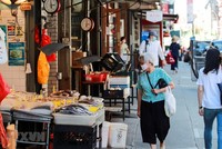 Một con phố mua sắm ở New York, Mỹ ngày 24/6/2020. (Ảnh: THX/TTXVN)