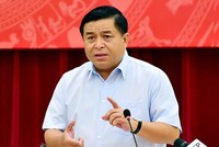 Bộ trưởng Nguyễn Chí Dũng khẳng định, phải coi thúc đẩy và giải ngân hết kế hoạch vốn đầu tư công năm 2020 là mục tiêu lớn, quan trọng, là giải pháp then chốt để góp phần hỗ trợ thúc đẩy tăng trưởng kinh tế 6 tháng cuối năm 2020.