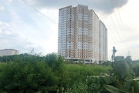 Bên trong khu dự án phân lô của Công ty DCB vẫn chỉ là bãi đất hoang