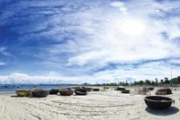 Covid-19 lại bùng phát khiến nhiều địa điểm du lịch vắng lặng. Trong ảnh: bãi biển Mỹ Khê (Đà Nẵng)