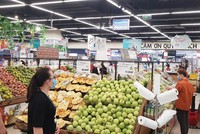 Làn sóng Covid-19 thứ hai có thể “đe dọa” tiến trình phục hồi của nền kinh tế Việt Nam. Ảnh: Đức Thanh