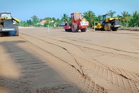 Dự án BOT cao tốc Trung Lương - Mỹ Thuận đang được Công ty CP BOT Trung Lương - Mỹ Thuận triển khai thi công 3 ca để đẩy nhanh tiến độ, phấn đấu thông xe toàn tuyến vào cuối tháng 12/2020.