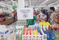 Covid-19 tái phát khiến người dân có tâm lý ngại đi mua sắm chỗ đông người. Ảnh: Đức Thanh