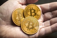 Dòng tiền nóng ồ ạt chảy vào tiền ảo “rác”