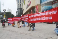 Không khó để bắt gặp các hình ảnh này ở một số chung cư trên địa bàn Hà Nội trong thời gian qua