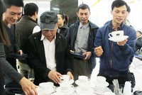 Những bộ tách cà phê có tên của nhà đầu tư được đặt thiết kế riêng