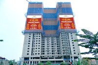 Cất nóc dự án Riverside Garden