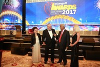 Tỷ phú Mỹ đứng cạnh bà Nguyễn Thị Nga, chủ tịch Tập đoàn BRG