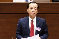 Bộ trưởng Bộ Xây dựng Phạm Hồng Hà trả lời chất vấn. Ảnh: VGP.