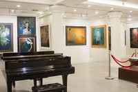 Triển lãm như một món quà mà ban tổ chức dành tặng phái nữ nhân ngày 8/3.