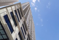 JLL: Đừng đặt cược vào dự đoán táo bạo nào, hãy chuẩn bị cho tăng trưởng chậm và kéo dài