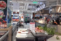 Ngành bán lẻ chịu ảnh hưởng nặng nề từ Covid-19. Ảnh: Thành Nguyễn.