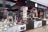 Ngành bán lẻ toàn cầu đagn gặp khó khăn. Ảnh: Thành Nguyễn.