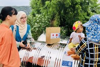 Đã có 500 bồn trữ nước sạch dung tích 1000 lít được trao cho các hộ dân.