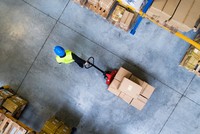 Nhiều tập đoàn lớn chọn Việt Nam làm nơi trung chuyển hàng hóa cho khu vực. Ảnh: Shutterstock.