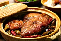 Cá kho cơm nóng là món ăn quen thuộc vào mùa Đông. Ảnh: Internet.