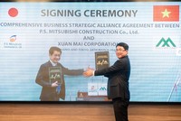 Ông Takuya Mori, Chủ tịch P.S. Mitsubishi (bên trái) và ông Bùi Khắc Sơn, Chủ tịch HĐQT Xuân Mai Corp (bên phải) “bắt tay online”.