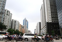 Dân số đô thị tăng nhanh đang gây áp lực lên nguồn cung nhà ở tại Hà Nội. Ảnh: Thành Nguyễn.