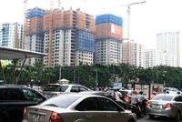 Nội đô trở nên quá chật chội. Ảnh: Thành Nguyễn.