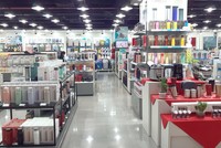 Giá thuê mặt bằng bán lẻ tầng 1 khu trung tâm đã tăng vọt. Ảnh: Thành Nguyễn.