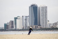 Ngành du lịch Đà Nẵng chưa hồi phục càng tạo thêm áp lực cho các doanh nghiệp trong bối cảnh giá thuê đất tăng cao. Ảnh: Bình Minh.