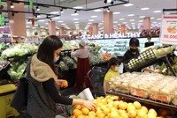 Bán lẻ truyền thống vẫn giữ vai trò quan trọng trong việc tạo ra doanh thu cho các thương hiệu. Ảnh: Bình Minh.