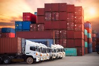 Người dân thế giới thắt chặt chi tiêu làm ảnh hưởng đáng kể đến đà "hưng phấn" của ngành logistics. Ảnh: Shutterstock.