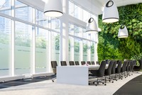 Không gian làm việc thân thiện môi trường, ưu tiên sử dụng ánh sáng, gió tự nhiên đang ngày càng được ưu tiên. Ảnh: Shutterstock,