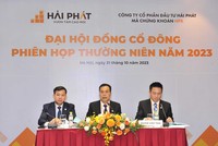 Ông Đỗ Quý Hải (giữa) tiếp tục giữ chức Chủ tịch Hội đồng Quản trị HPX. 