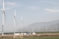 Việt Nam cần gia tăng sản lượng điện tái tạo để giảm phát thải. Ảnh: Bình Minh.