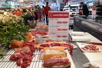 Mặt bằng bán lẻ dân cư được quan tâm nhiều do lợi thế vị trí và nguồn khách ổn định. Ảnh: Bình Minh.