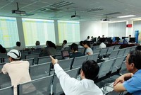 Thị trường tài chính 24h: "Đích ngắm" cổ phiếu nhỏ