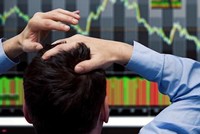 Thị trường tài chính 24h: Chứng khoán giảm mạnh, “đòn cân não” thứ hai