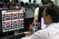Thị trường tài chính 24h: Dự báo lạc quan, tiền lại chảy vào cổ phiếu