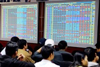 Thị trường tài chính 24h: Âm thầm gom chứng khoán giá thấp