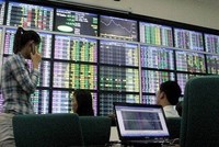 Thị trường tài chính 24h: Nhỏ giọt cổ phiếu bên mua!