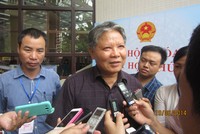 Bộ trưởng Bộ Tư pháp Hà Hùng Cường trả lời báo chí bên hành lang Quốc hội sáng nay (19/6)