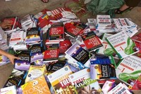 In sách lậu là nghề hái ra tiền (ảnh minh họa)