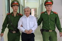 "bầu" Kiên tại hành lang phiên tòa phúc thẩm