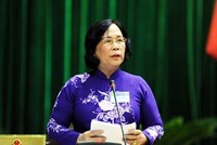 Bộ trưởng Bộ Lao động - Thương binh và Xã hội Phạm Thị Hải Chuyền báo cáo trước Quốc hội