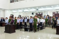 Quang cảnh phiên tòa